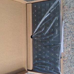 Kensington Simple Solutions Wired Compact iPad Keyboard Lightning Connec…